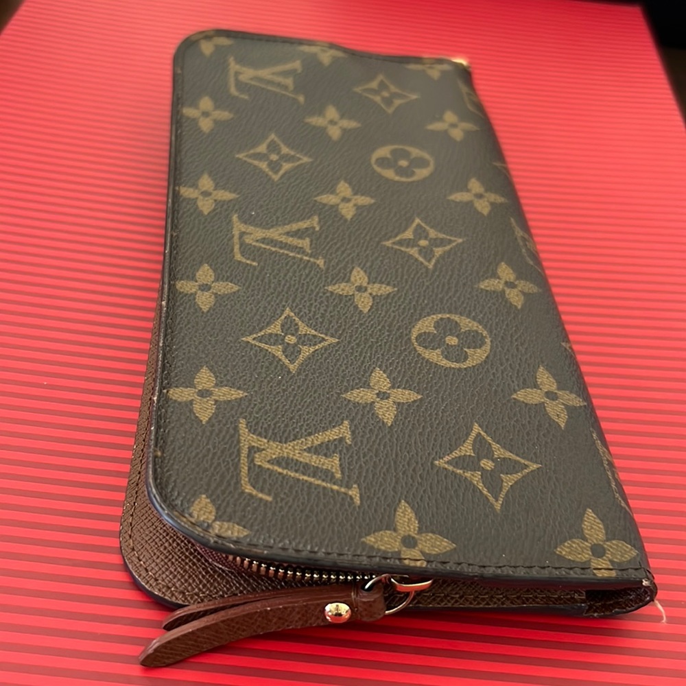 Louis Vuitton isolate wallet